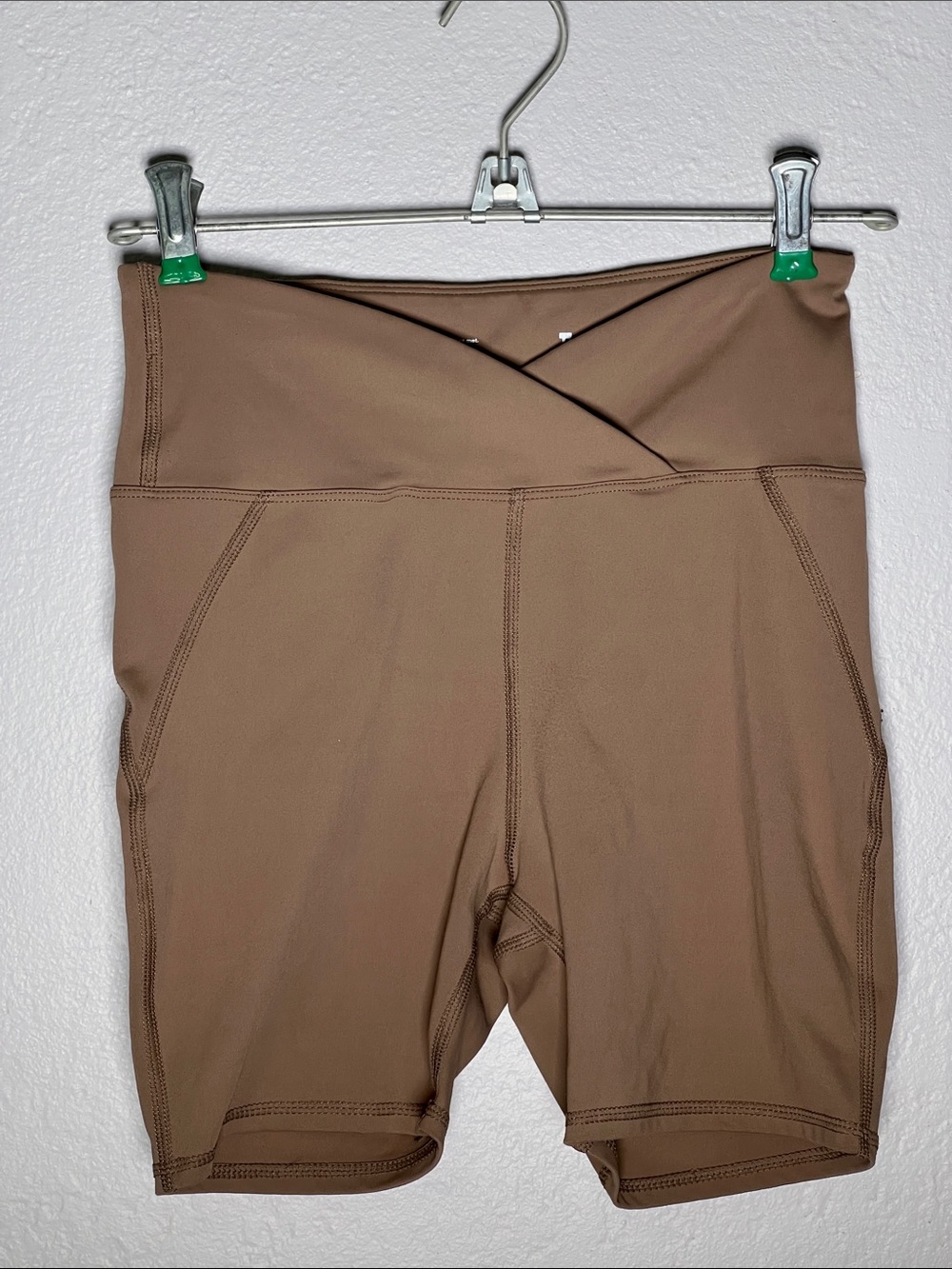 RSQ Women’s High-Waist Crossover Bike Shorts in Brown/Taupe SzXS